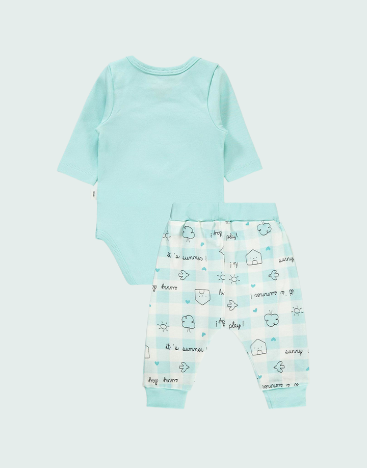 Made from 100% pure Turkish cotton, this baby wear gift set is the perfect way to greet little ones into the world. Set includes super cute hat ,leggings and a bodysuit.